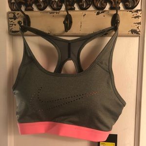 NWT Nike Women’s sports bra S